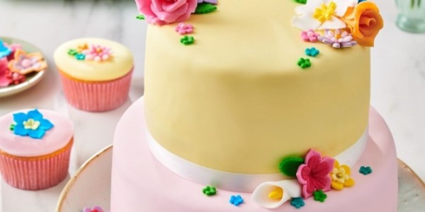 Guía Completa del Fondant: Qué es, cómo Usarlo y trucos profesionales para decorar tartas perfectas
